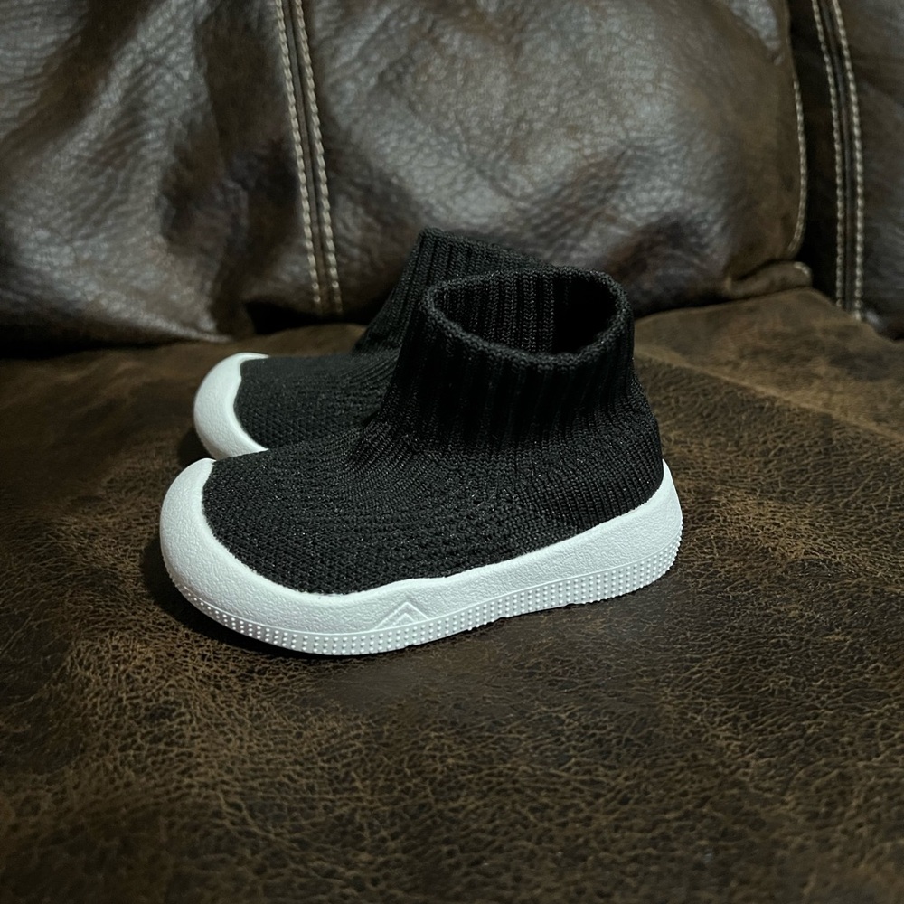 Sock shoes
